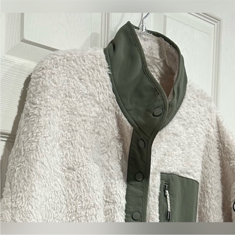Vuori Women's XL Cozy Sherpa Popover Jacket Pullover Dune Green Cream NWT Pile - Picture 2 of 8